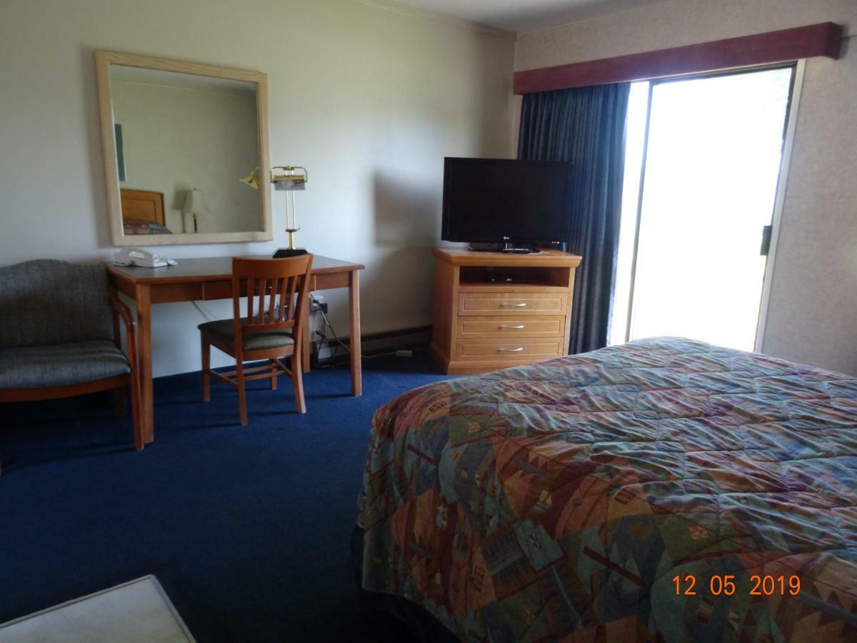Hospitality Inn Kamloops Buitenkant foto